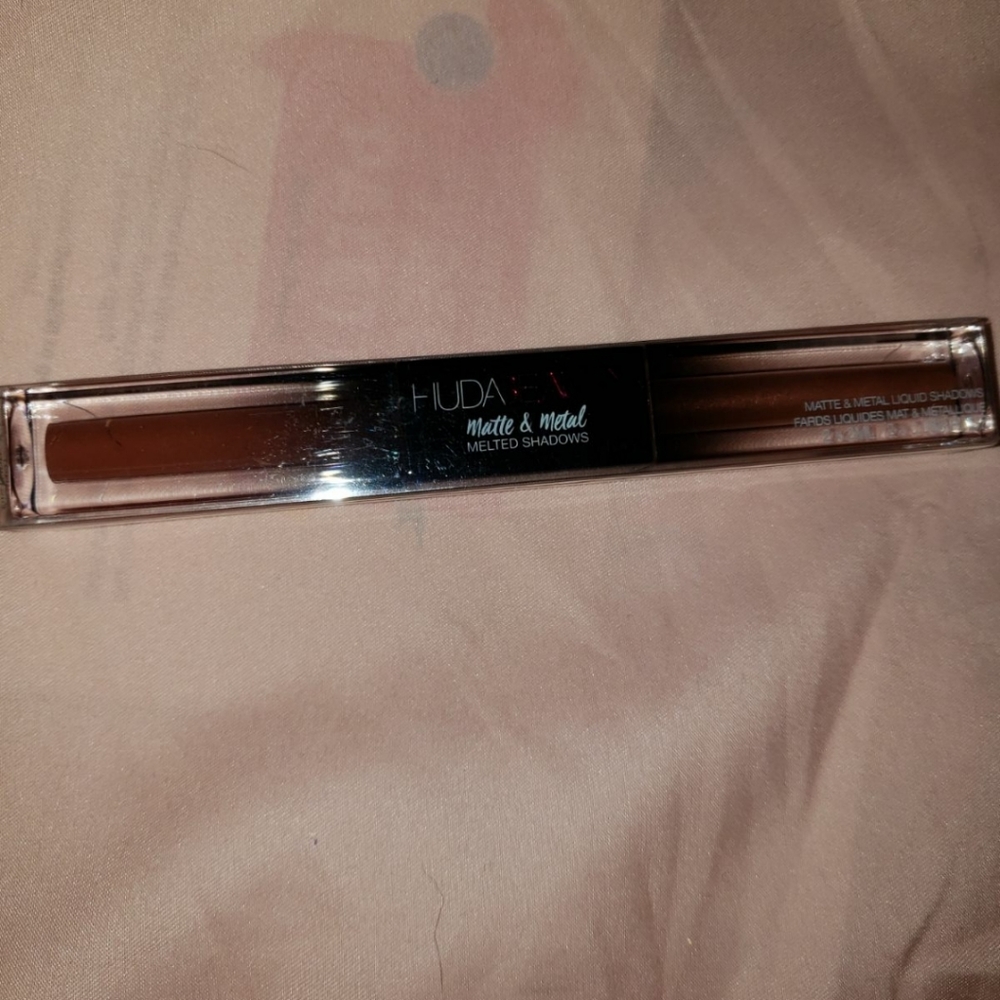 Huda Beauty Matte and Metal Melted Shadows